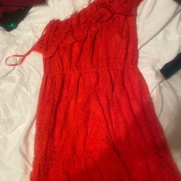 Dresses - Picture 3 of 4